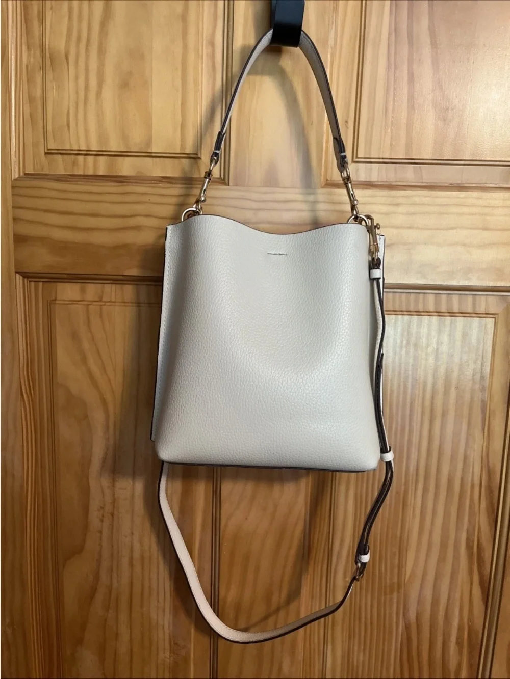 Coach Mollie 22 Bucket Bag Pebbled Leather chalk CA177 - Picture 2 of 13